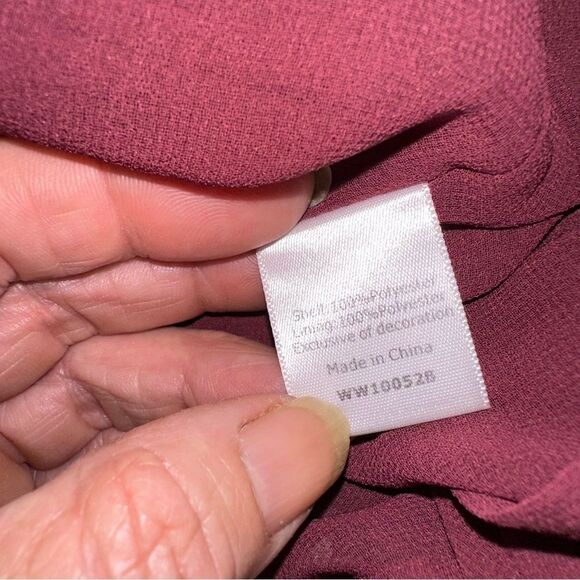 VINCE CAMUTO Women' Maroon Ruffled Pleated Floral Flutter Sleeve V Neck Blouse - Picture 13 of 15